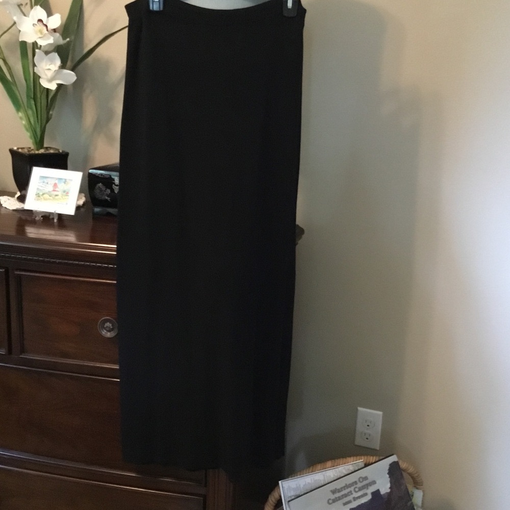 Easy SpiritNWOT-Women’s Black Maxi Sweater Knit Skirt